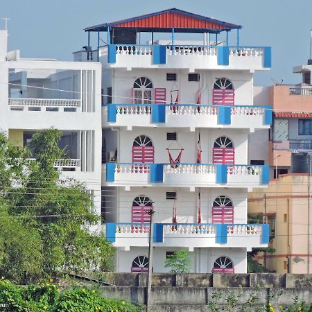 Holi-Wood Guesthouse Puducherry Exterior foto