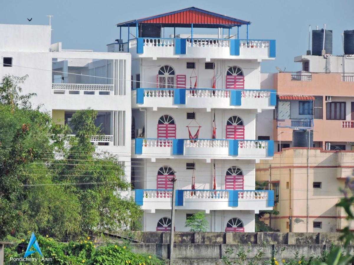 Holi-Wood Guesthouse Puducherry Exterior foto