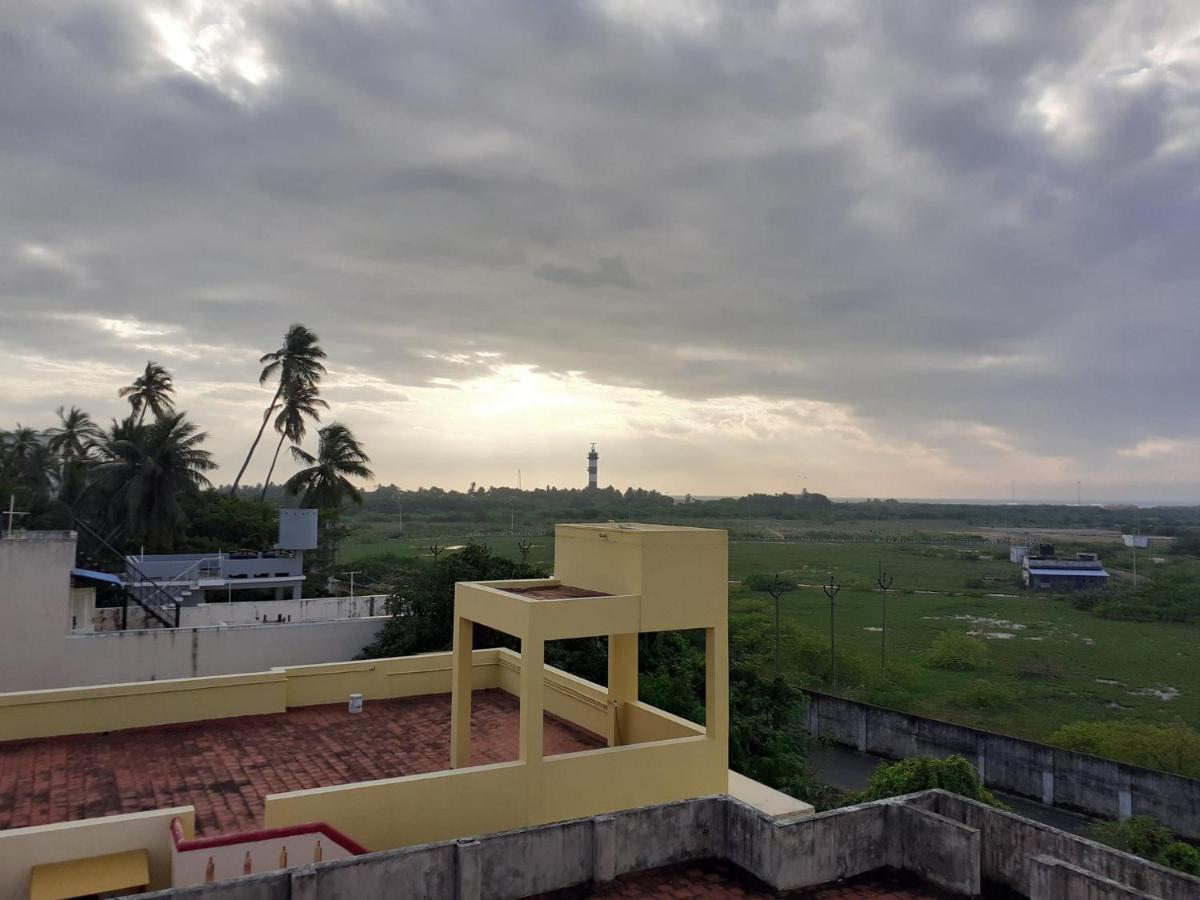 Holi-Wood Guesthouse Puducherry Exterior foto
