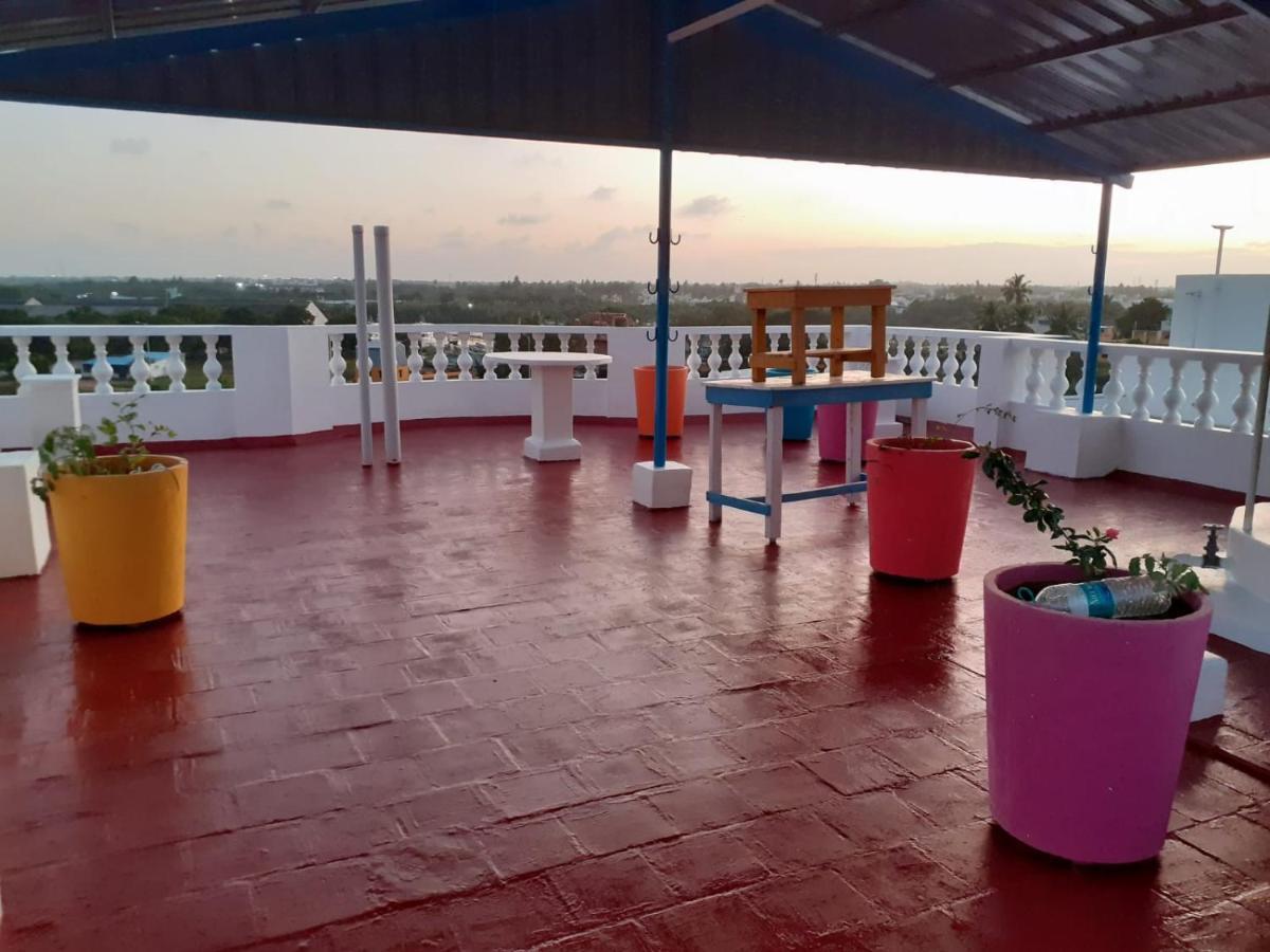 Holi-Wood Guesthouse Puducherry Exterior foto