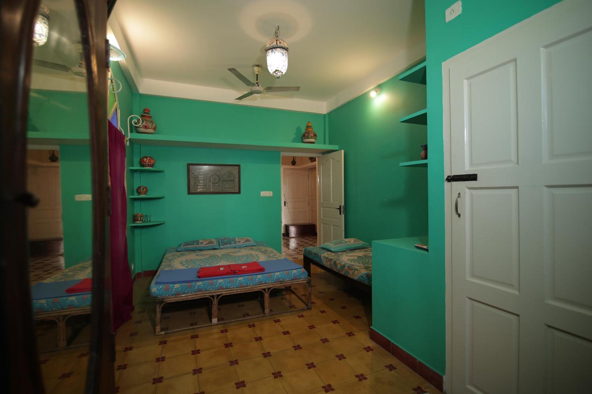 Holi-Wood Guesthouse Puducherry Exterior foto
