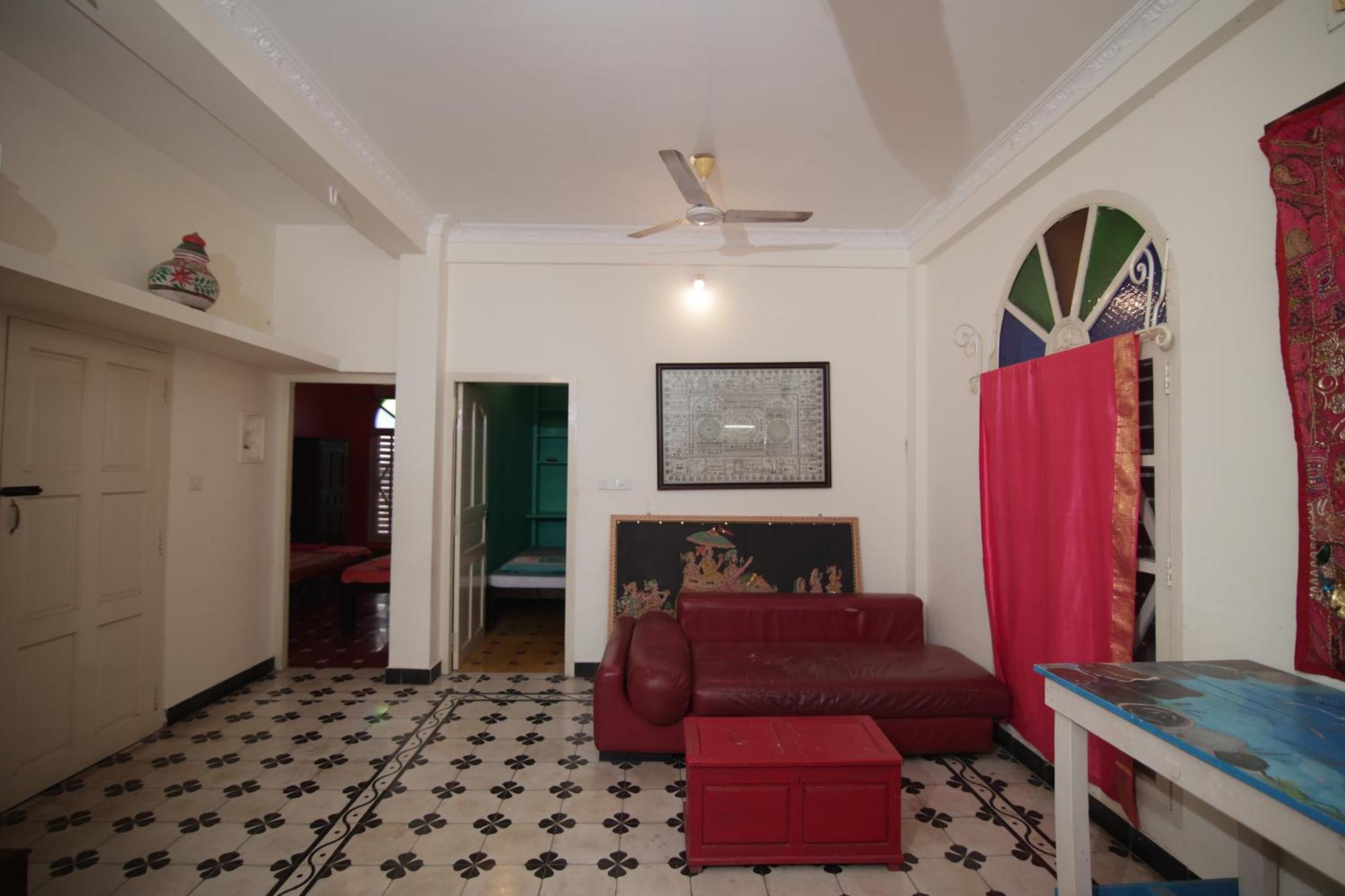 Holi-Wood Guesthouse Puducherry Exterior foto