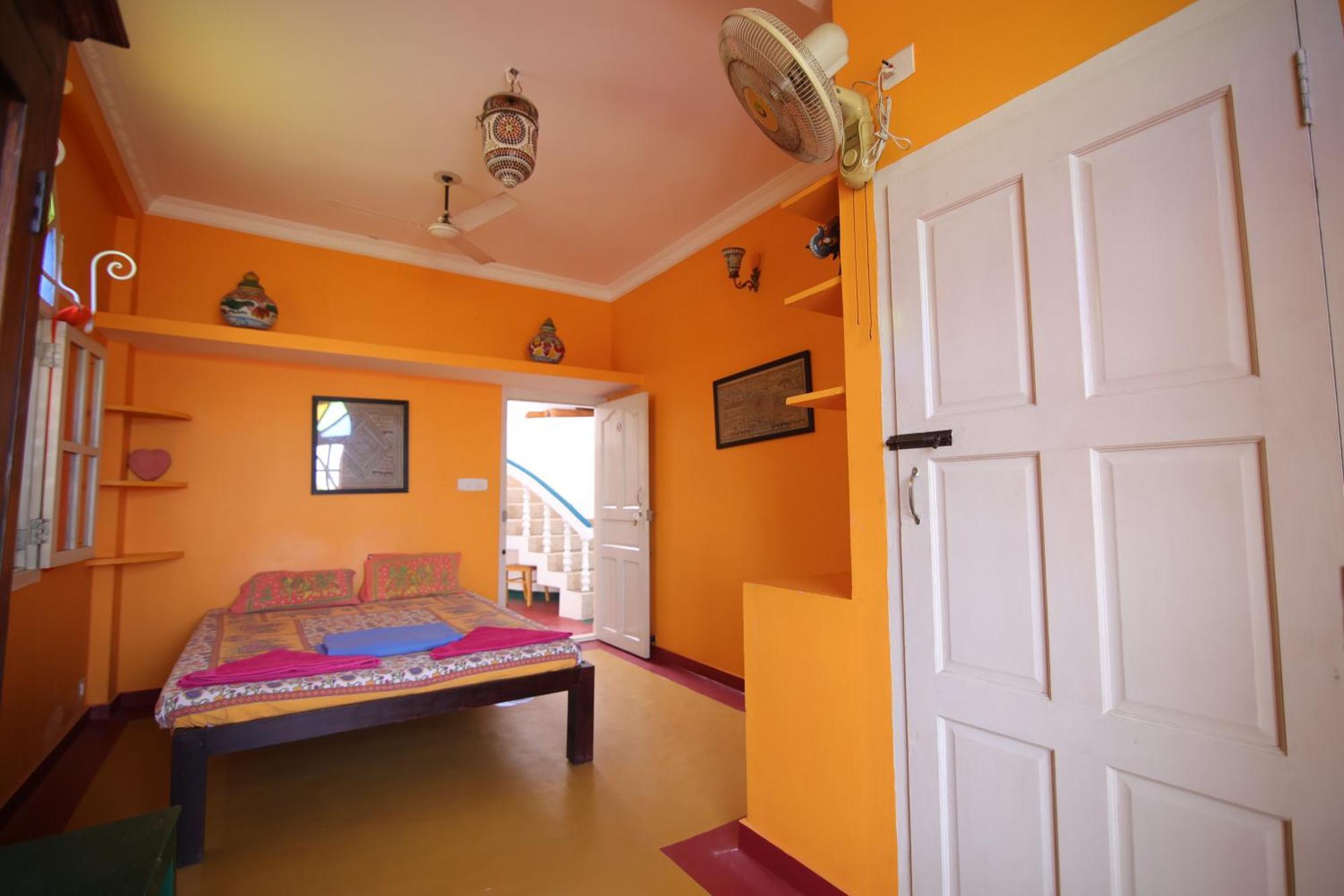 Holi-Wood Guesthouse Puducherry Exterior foto