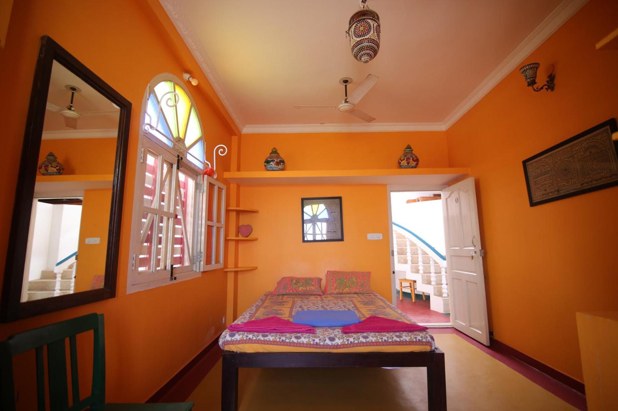 Holi-Wood Guesthouse Puducherry Exterior foto